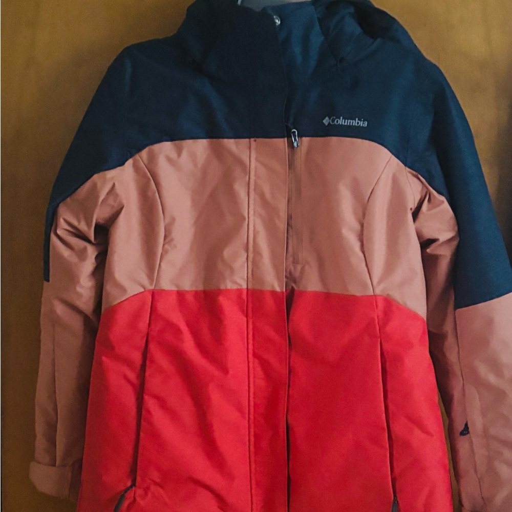 Columbia Women's Jacket - Red and Tan. Only worn once.